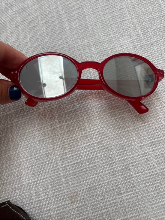 SUNS GOOD The Oval Bold Red Round Women’s Sunglasses - Glossy Retro Frame main image 12